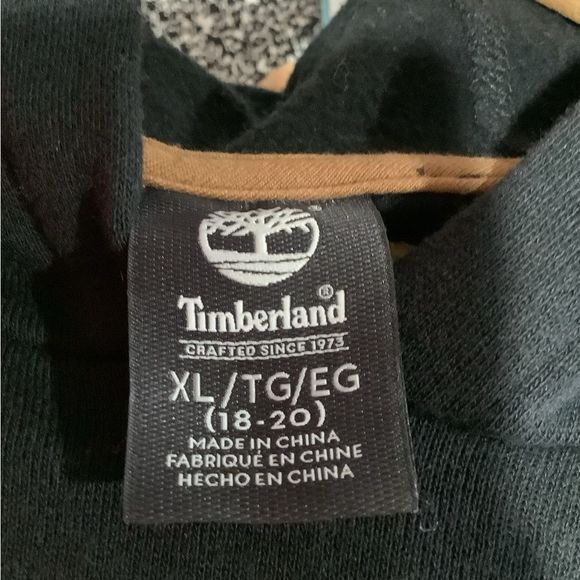 **********LIKE NEW BOY SWEAT SUIT********* - Picture 4 of 7